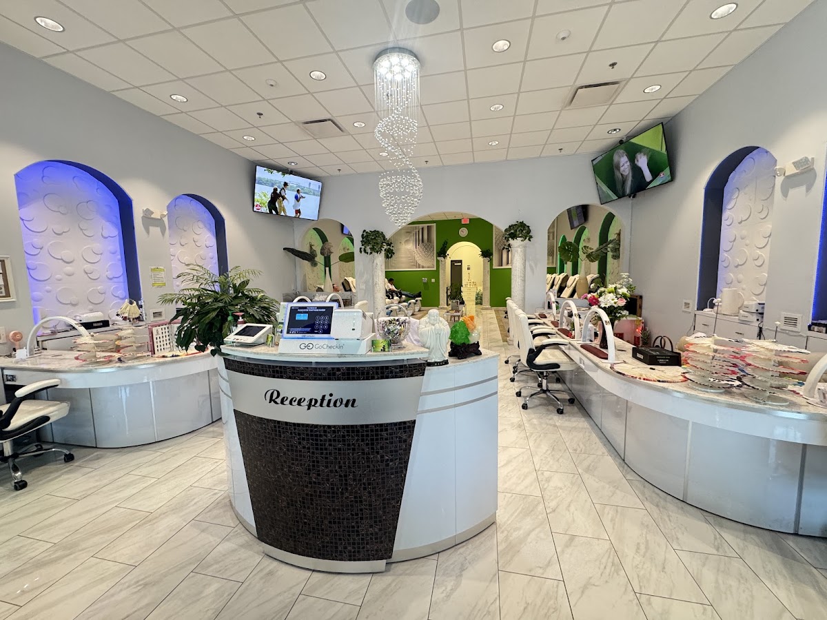 Organic Nail Dip and Spa
