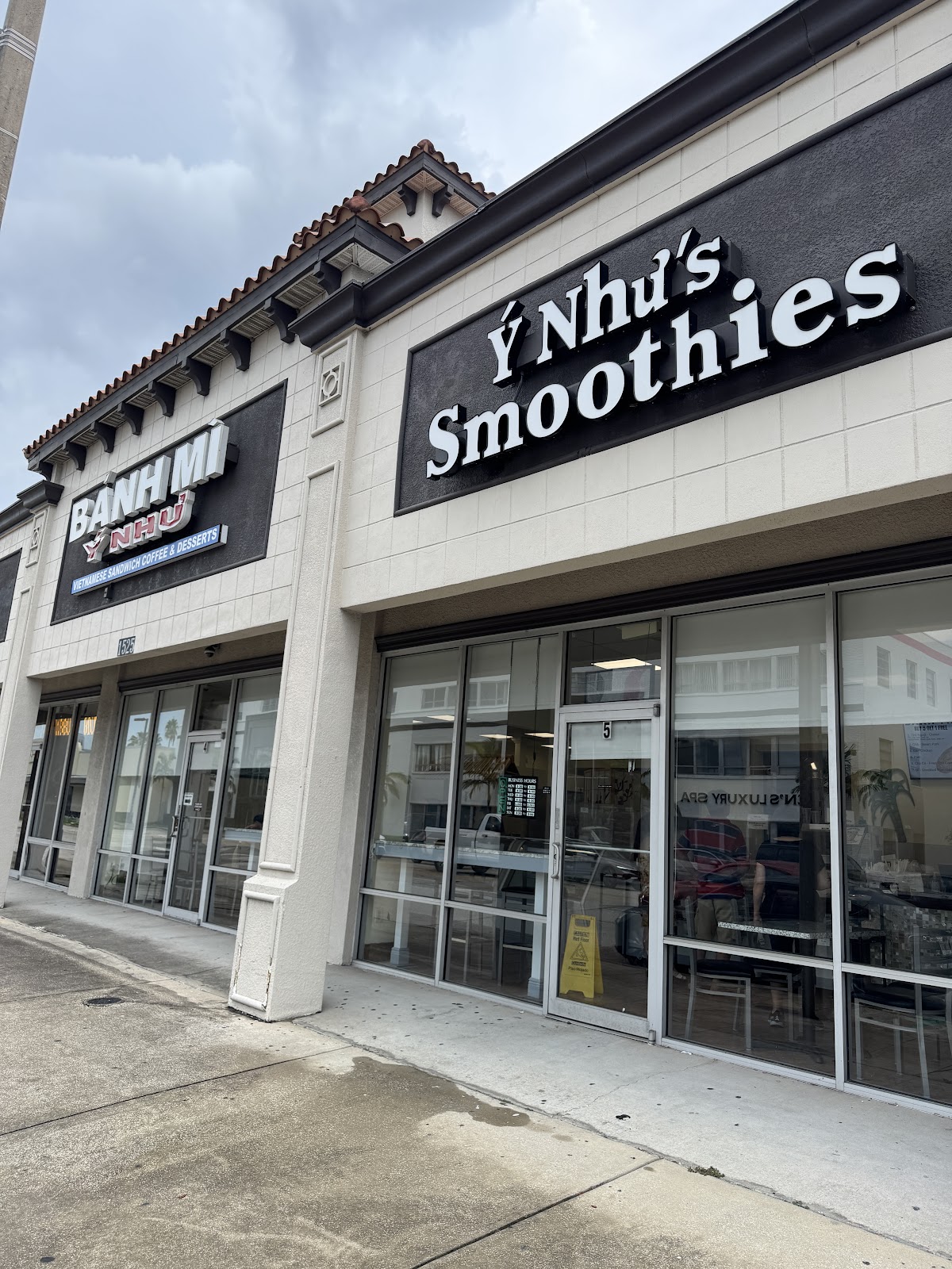 Y Nhu Bakery and Cafe